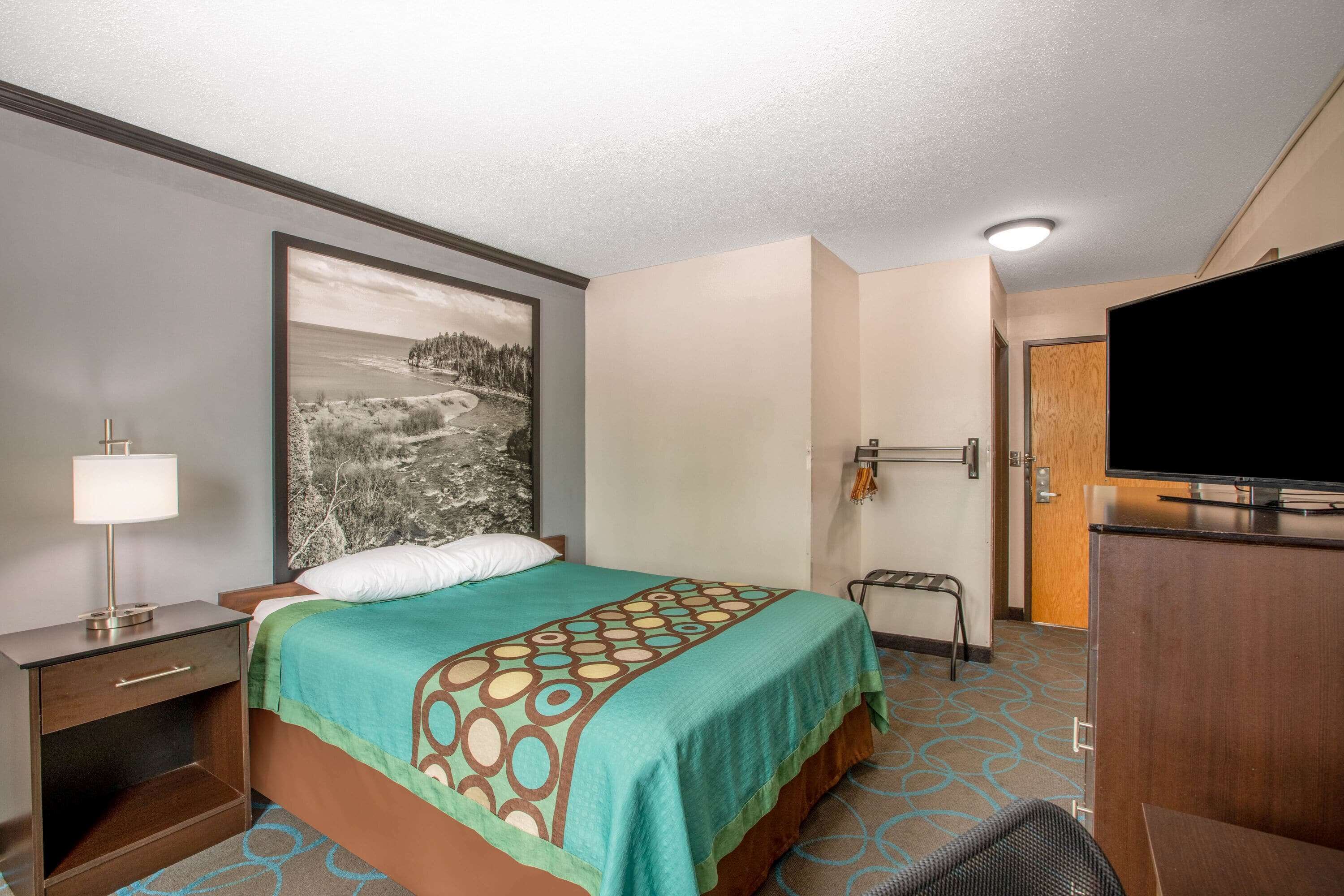 Desk, free cots/infant beds, rollaway beds, free WiFi