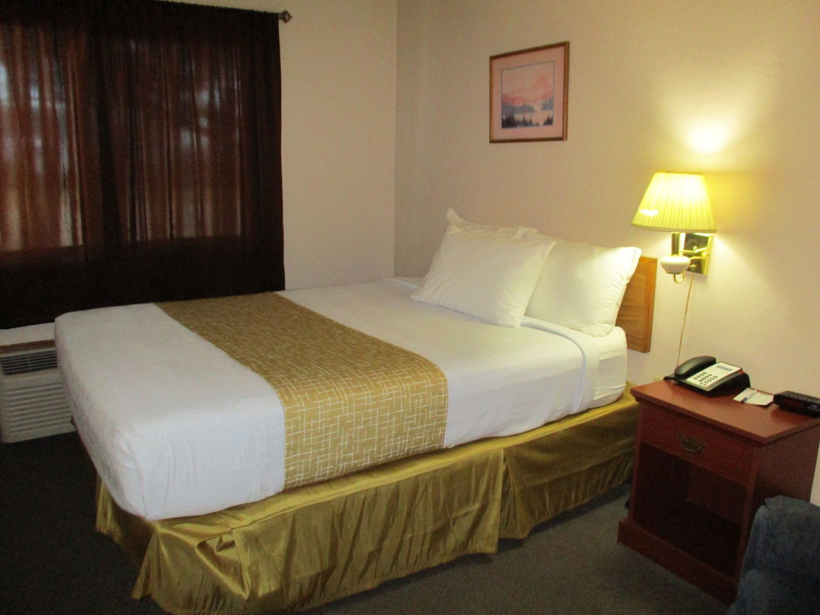 Bureau, lits bébé (gratuits), lits pliants/supplémentaires