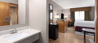 Travelodge by Wyndham Redwood Falls