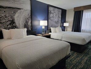 Peralatan tempat tidur hipoalergenik, peti besi dalam bilik, meja 