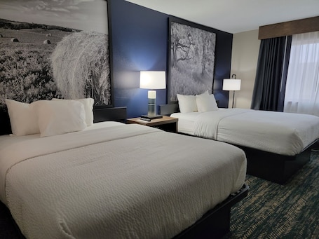 Hypo-allergenic bedding, in-room safe, desk, blackout drapes