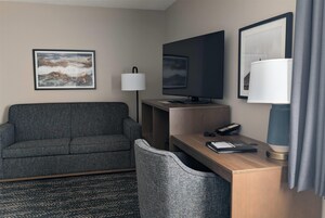 Suite, 1 cama de matrimonio grande, no fumadores | Ropa de cama hipoalergénica, caja fuerte, escritorio y cortinas opacas