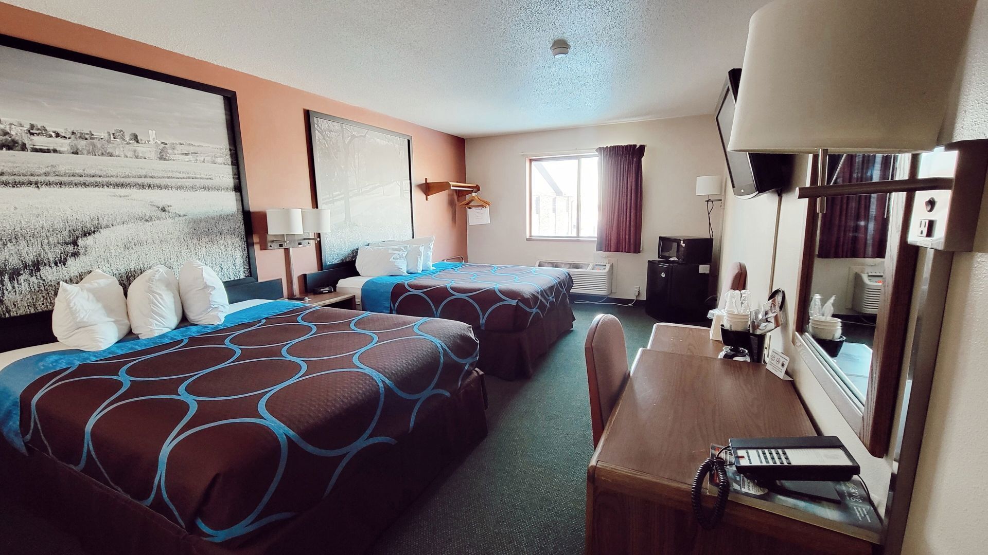 Hypo-allergenic bedding, in-room safe, desk, blackout curtains