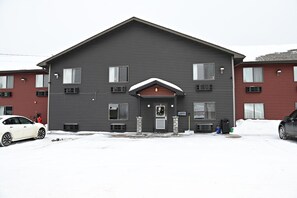 Vista frontal de la propiedad