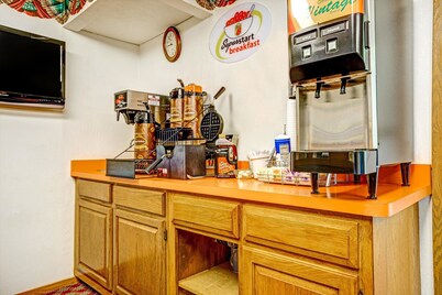 Super 8 by Wyndham Chaska