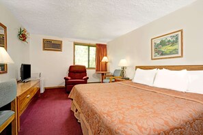 Standard Room, 1 King Bed | Desk, blackout drapes, free WiFi, bed sheets