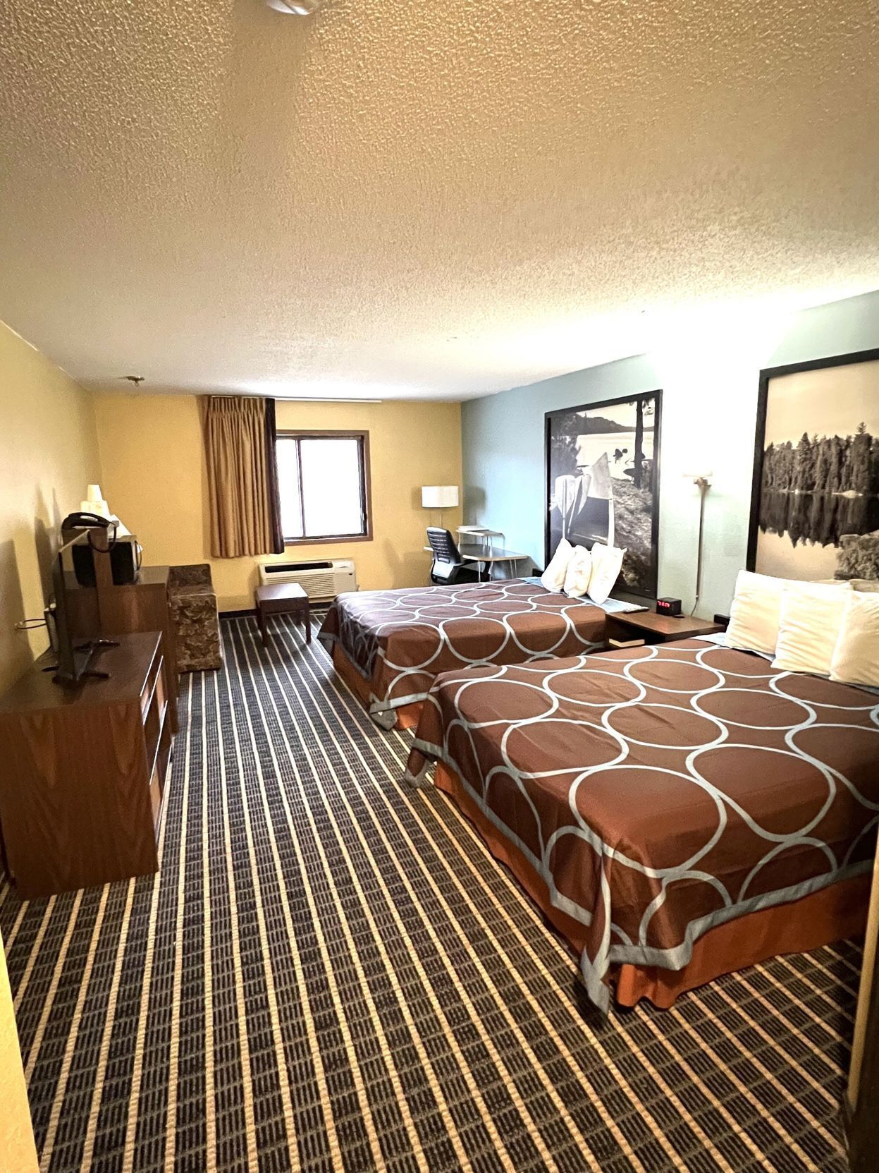 Bureau, espace de travail pour ordinateur portable