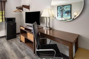 Suite, 2 tweepersoonsbedden, niet-roken | 1 slaapkamer, pillowtop-bedden, een bureau, een laptopwerkplek