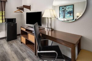 Colchones con pillow-top, escritorio y espacio para trabajar con laptop 
