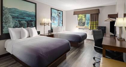 Super 8 by Wyndham Latham/Albany Airport