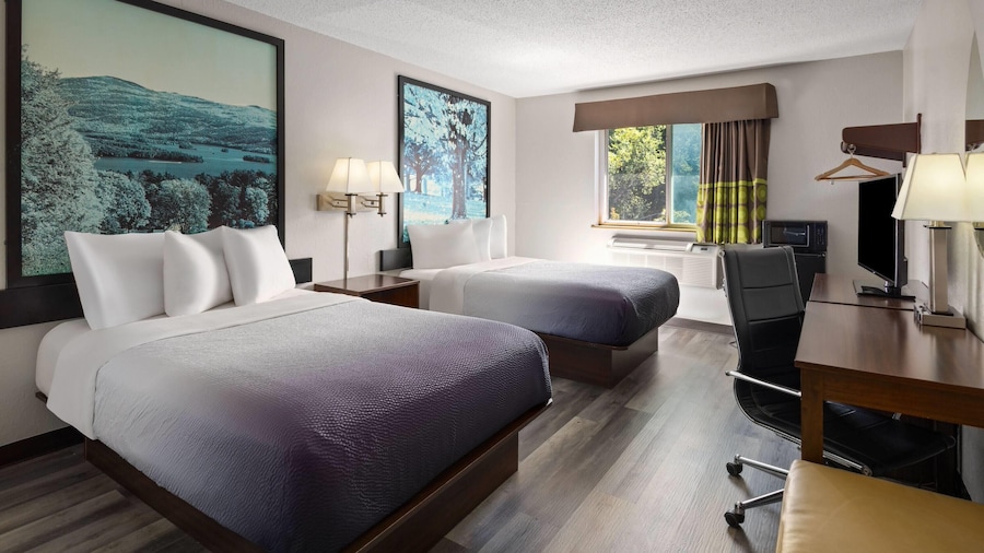 Super 8 by Wyndham Latham/Albany Airport