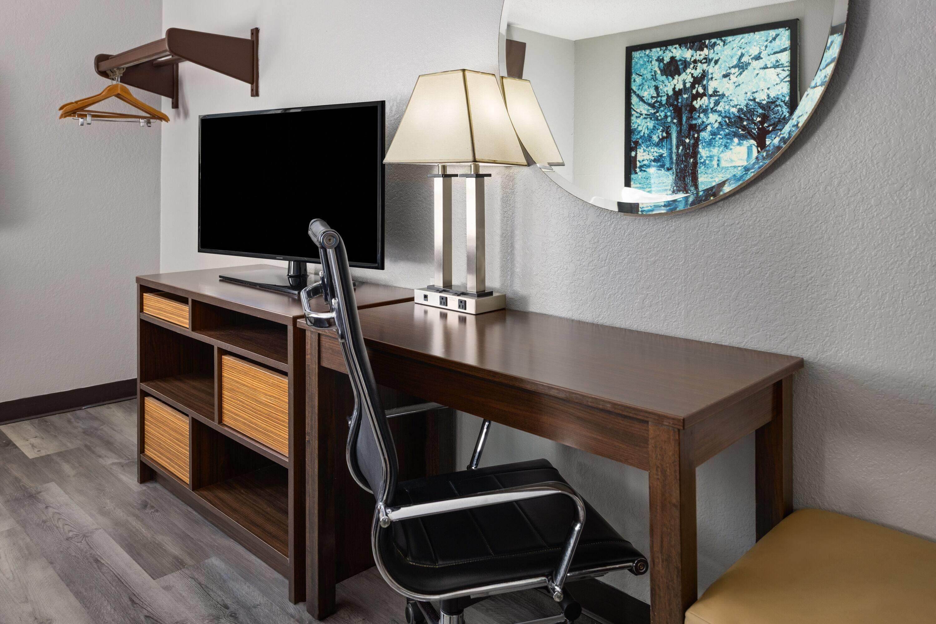 Phòng Tiêu chuẩn, 2 giường đôi, không hút thuốc | Nệm có lớp đệm bông, bàn, khu vực làm việc phù hợp cho laptop 