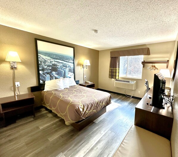 Standard Room, 1 Double Bed, Non Smoking | 1 bedroom, pillowtop beds, desk, laptop workspace
