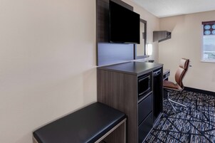 Escritorio, cortinas blackout, wifi gratis y ropa de cama 