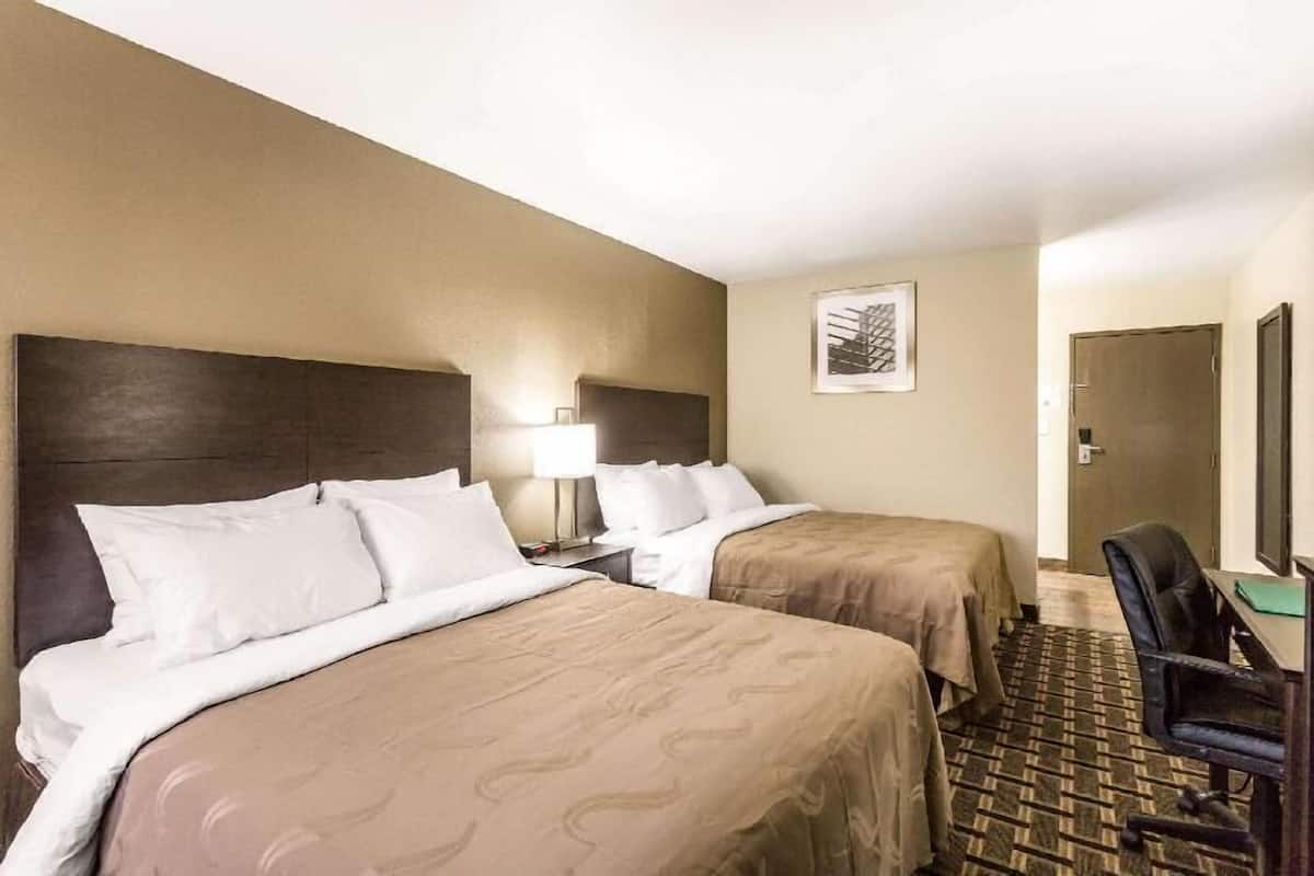 مكتب ومكواة/لوح كي وأسرّة أطفال/رضّع وواي فاي مجانًا