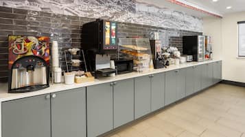 Tägliches inbegriffenes Frühstück zum Mitnehmen