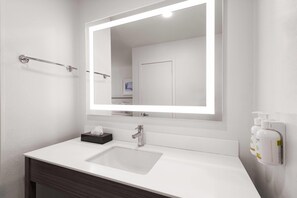 Combined shower/bathtub, hair dryer, towels - Ramada by Wyndham York Harrisburg Hershey (York)