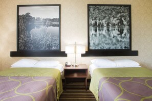 Skrivbord, strykjärn/strykbräda, gratis barnsängar och extrasängar