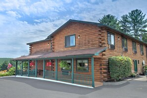 Exterior - Super 8 by Wyndham Lake George/Warrensburg Area (Lake George)