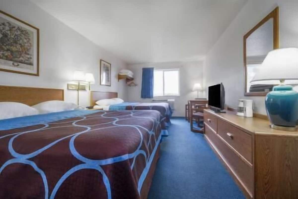 Blackout drapes, free cribs/infant beds, rollaway beds, free WiFi