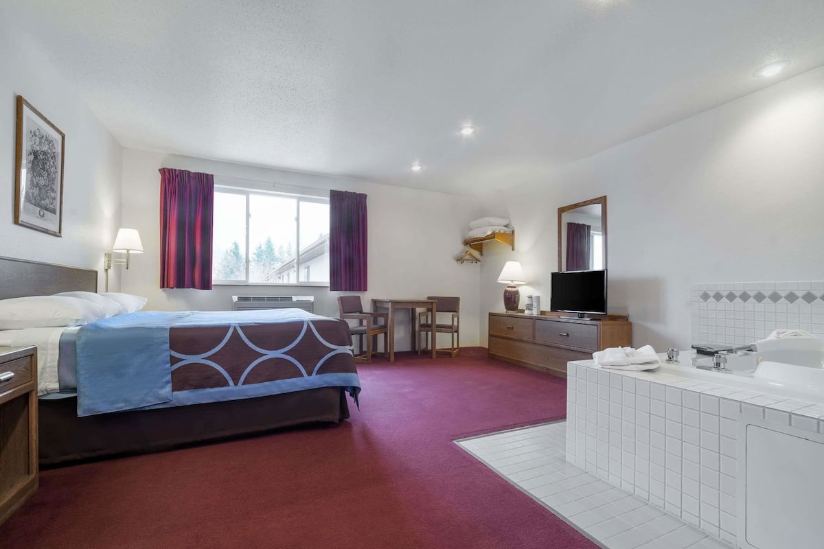 Blackout drapes, free cribs/infant beds, rollaway beds, free WiFi