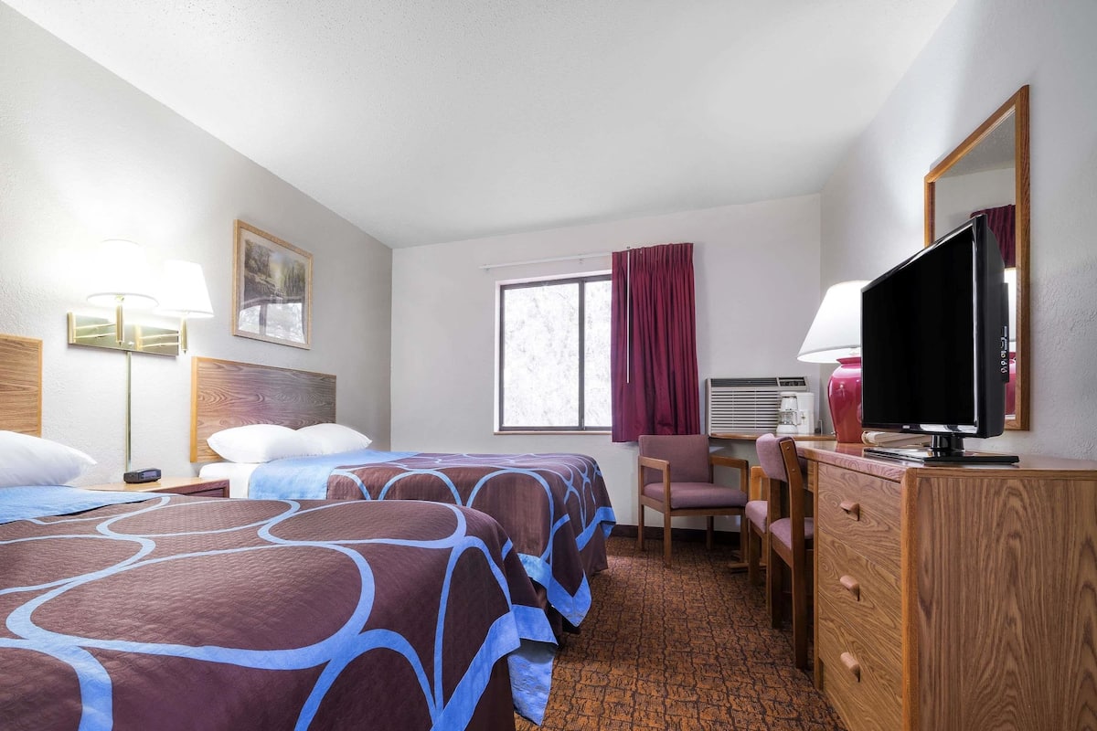 Room, 2 Queen Beds, Non Smoking | Blackout drapes, free cribs/infant beds, rollaway beds, free WiFi