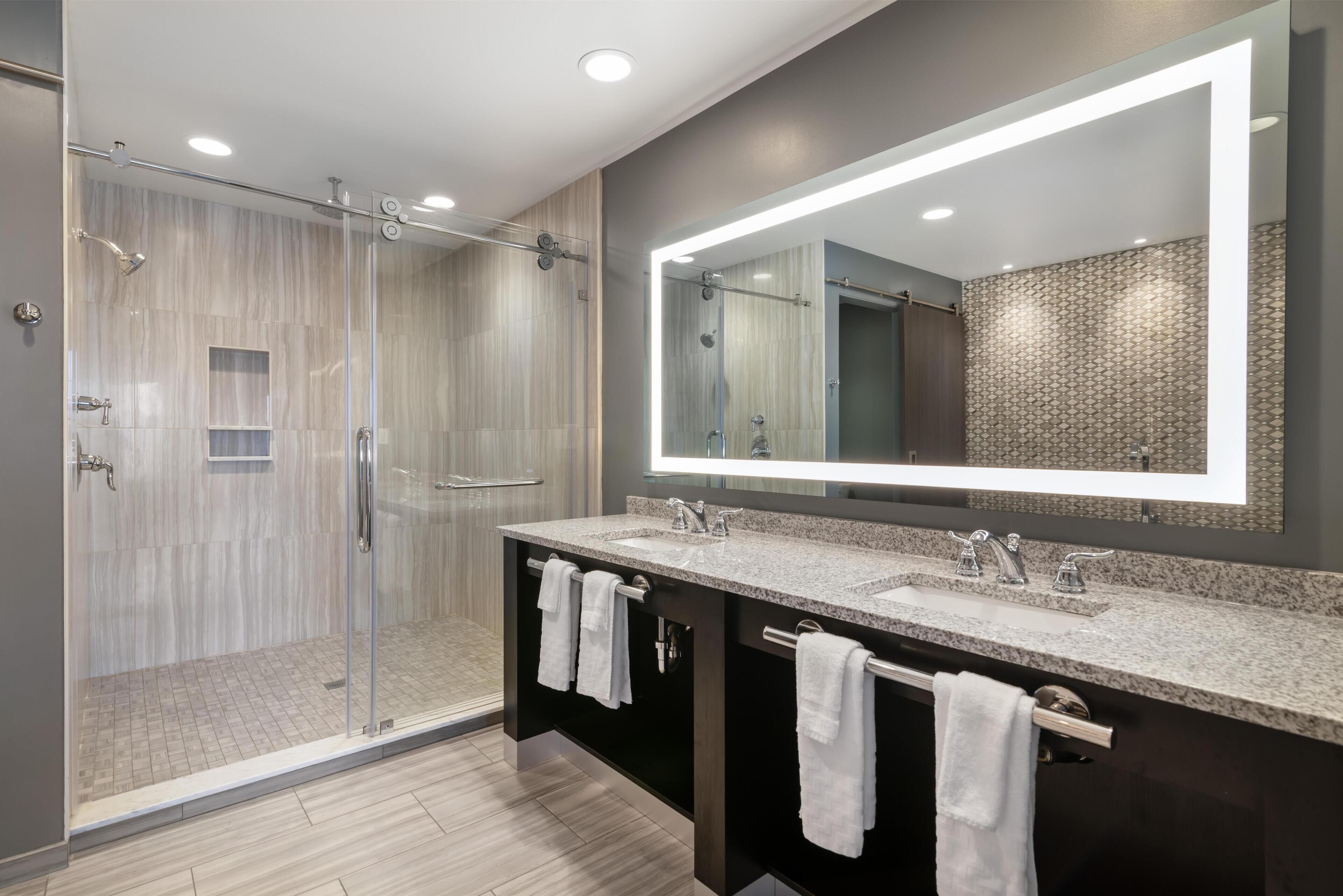 Suite, 1 King Bed, Balcony, River View (with Sofabed) | Bathroom
