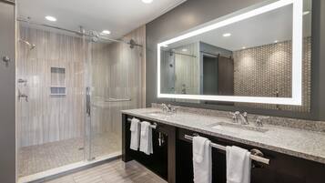 Suite, 1 King Bed, Balcony, River View (with Sofabed) | Bathroom