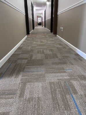 케이블 채널 시청이 가능한 32인치 평면 TV, TV