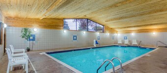 Super 8 by Wyndham Monroe WI