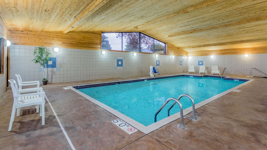 Super 8 by Wyndham Monroe WI