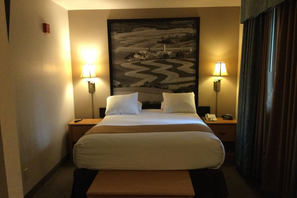 In-room safe, individually decorated, individually furnished, desk