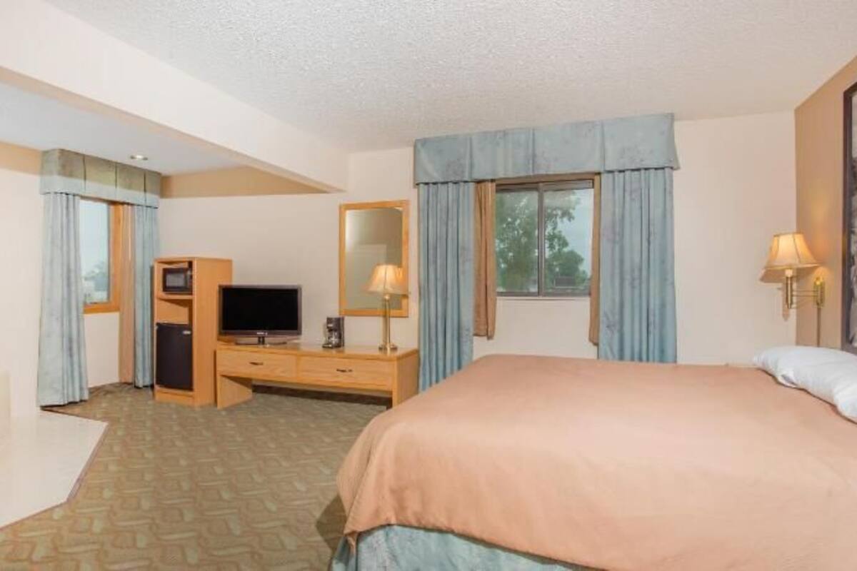 In-room safe, individually decorated, individually furnished, desk