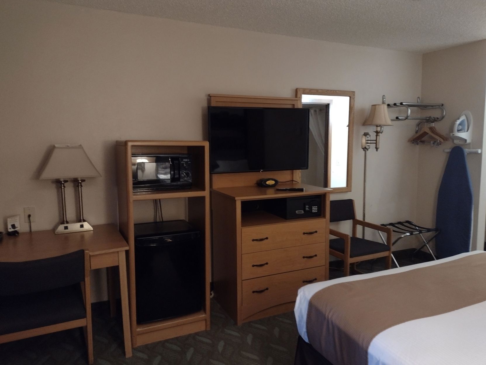 In-room safe, individually decorated, individually furnished, desk