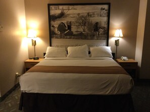 Suite, 1 kingsize bed, open haard | Een kluis op de kamer, individueel gedecoreerd, individueel gemeubileerd