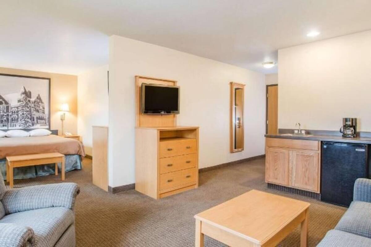 In-room safe, individually decorated, individually furnished, desk