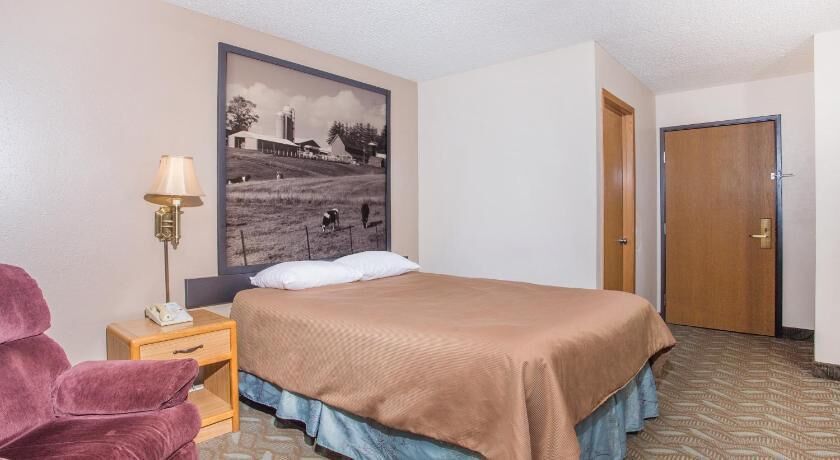 In-room safe, individually decorated, individually furnished, desk