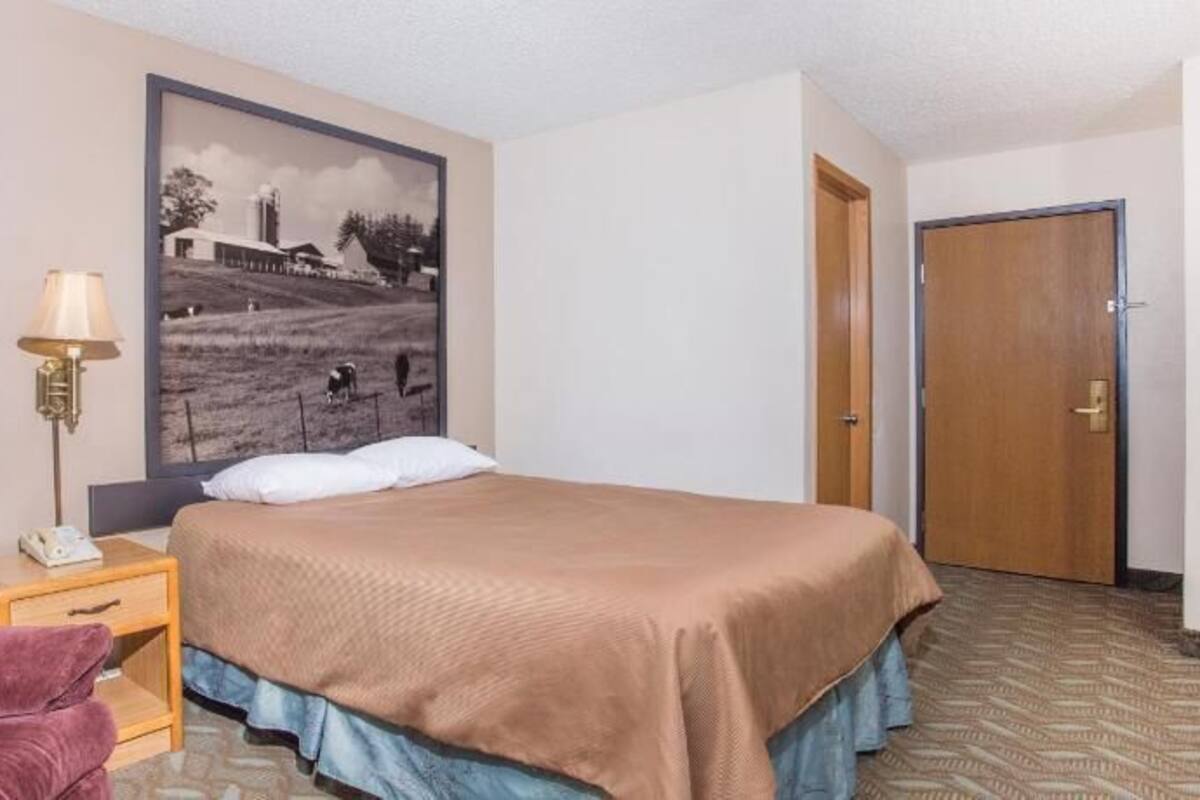 In-room safe, individually decorated, individually furnished, desk