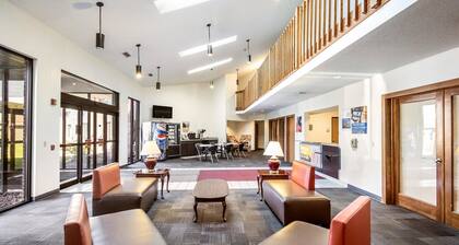 Motel 6 Saukville, WI