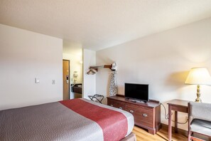 Desk, blackout curtains, free cots/infant beds, free WiFi - Motel 6 Saukville, WI (Saukville)