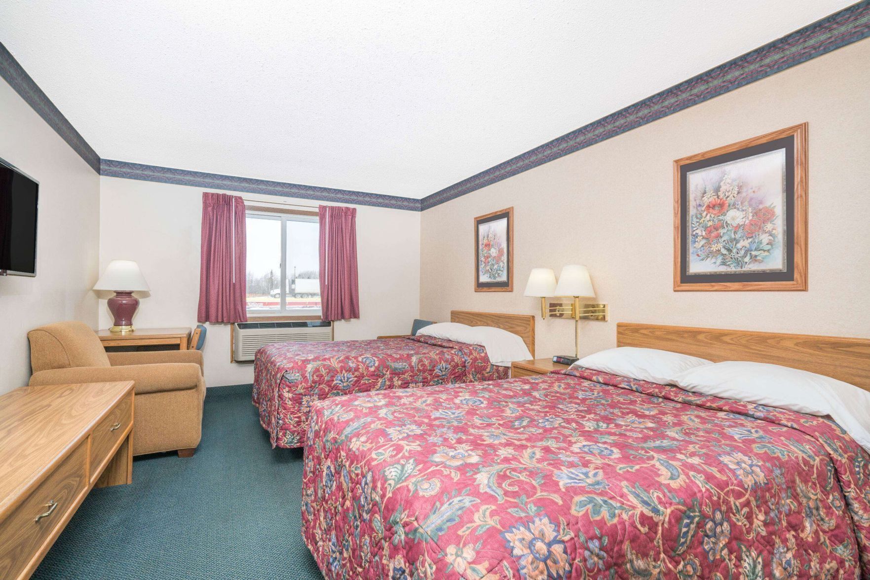 Desk, laptop workspace, blackout curtains, free cots/infant beds