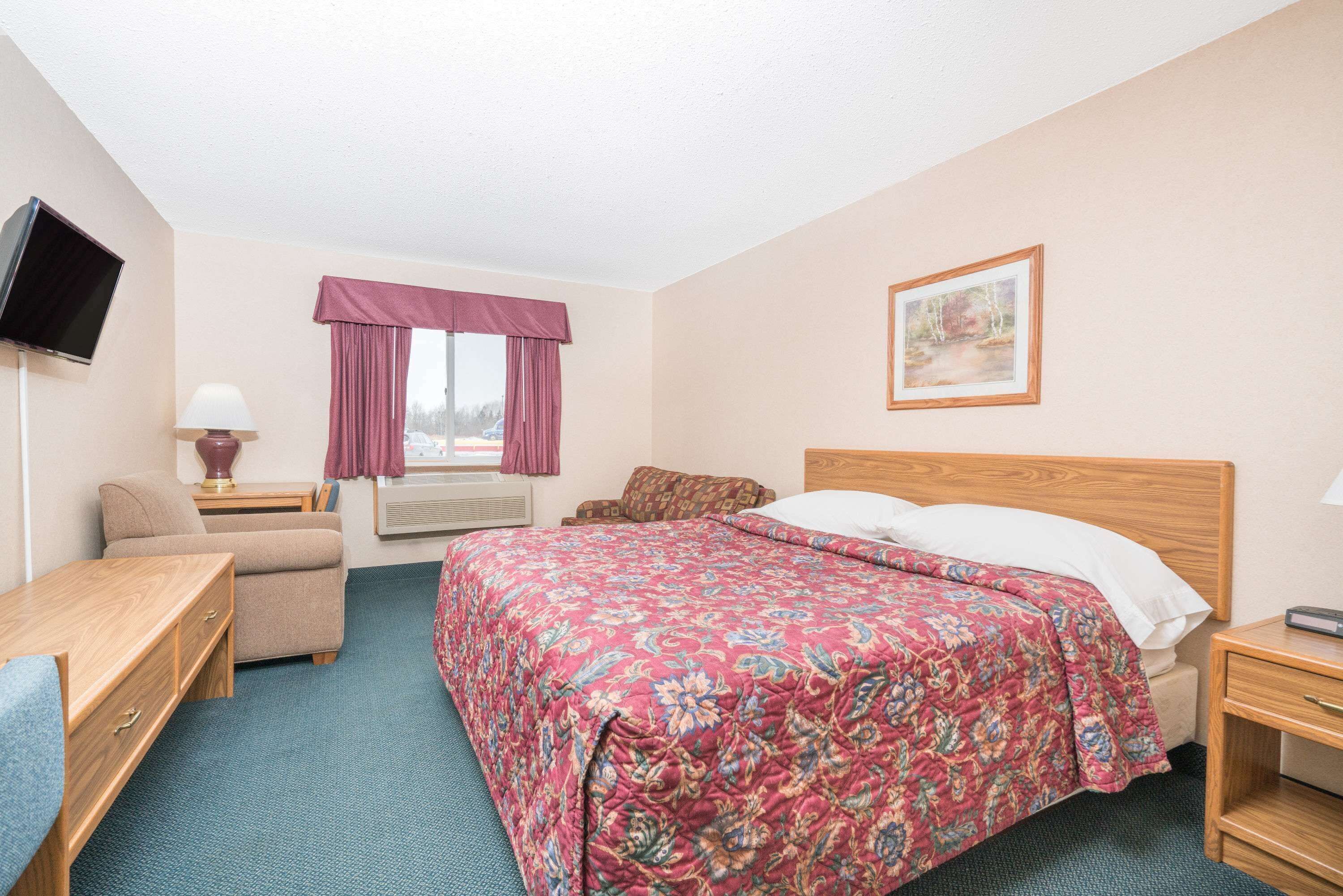 Desk, laptop workspace, blackout curtains, free cots/infant beds