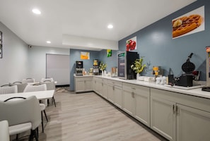 Café da manhã para viagem grátis todos os dias