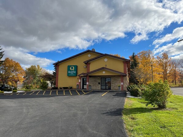 Front of property - Quality Inn Oneida near Casino (Oneida)