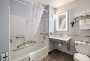 Room, 1 Queen Bed, Accessible, Non Smoking | Premium bedding, desk, blackout curtains, soundproofing - Quality Inn Oneida near Casino (Oneida)
