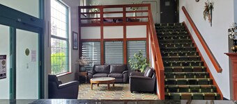 River Hill Inn & Suites