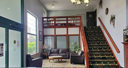 River Hill Inn & Suites