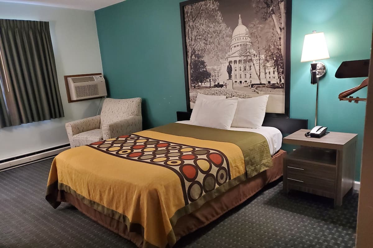 Room, 1 Queen Bed, Accessible, Non Smoking (Mobility Accessible) | Desk, iron/ironing board, free cribs/infant beds, rollaway beds