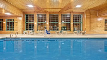 Kolam renang tertutup, kolam dipanaskan