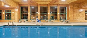 Super 8 by Wyndham Hudson